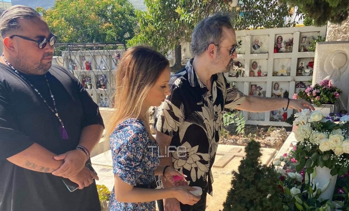 Αλίκη Βουγιουκλάκη: Τρισάγιο στη μνήμη της, για τα 24 χρόνια από τον θάνατό της! Φωτογραφίες