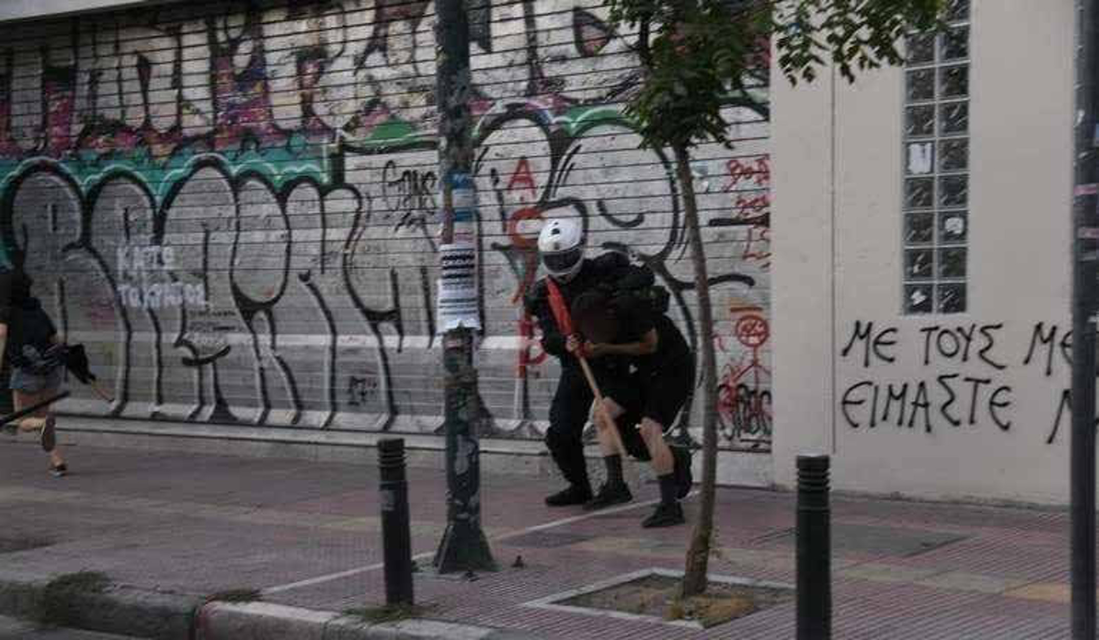 Τι αναφέρει η ΕΛΑΣ για τις 3 συλλήψεις και τα επεισόδια στην ΑΣΟΕΕ (pics)