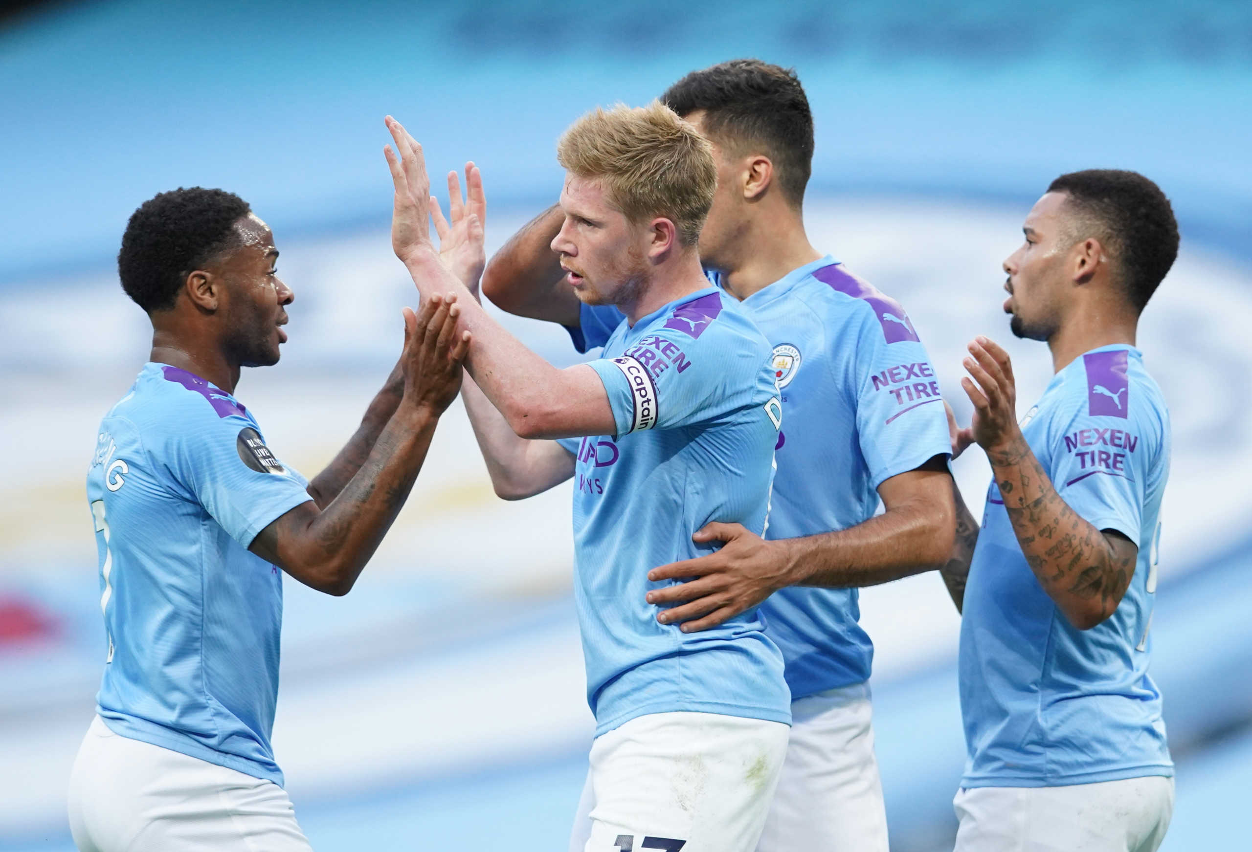 Soccer Football - Premier League - Manchester City v Liverpool - Etihad Stadium, Manchester, Britain - July 2, 2020 Manchester City's Kevin De Bruyne celebrates scoring their first goal with teammates, as play resumes behind closed doors following the outbreak of the coronavirus disease (COVID-19) Dave Thompson
