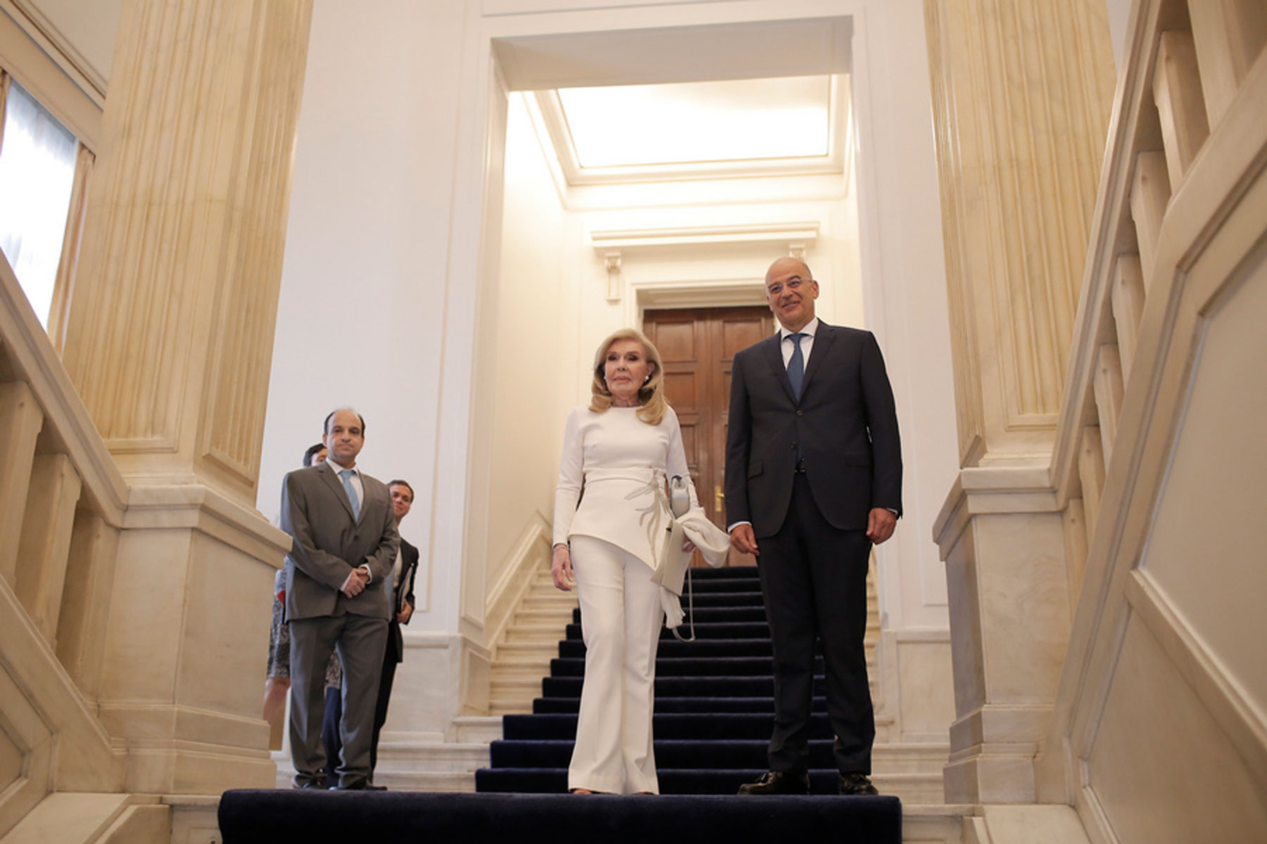 Δένδιας: Τιμή για την Ελλάδα το βραβείο “Νέλσον Μαντέλα” στη Μαριάννα Βαρδινογιάννη