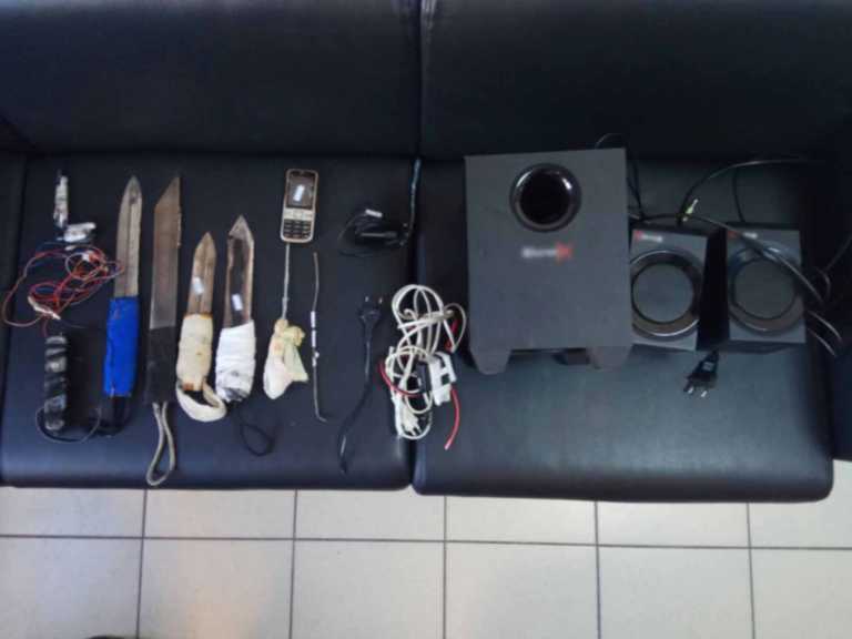 «Ντου» της αστυνομίας σε κελιά στις φυλακές Κορυδαλλού και Δομοκού –  Βρήκαν σουβλιά, μαχαίρια και ναρκωτικά (pics)