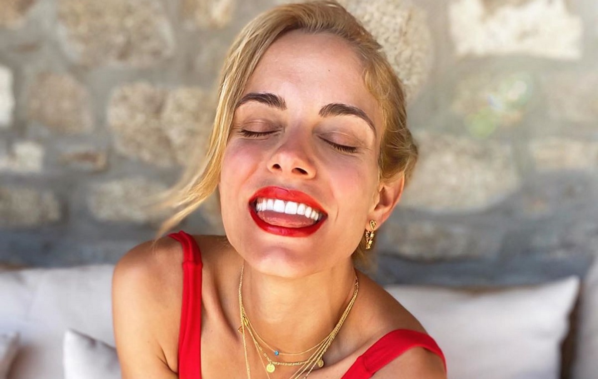 Δούκισσα Νομικού: Αγκαλιά με τον μικρό Σάββα, με φόντο το γαλάζιο του Αιγαίου!