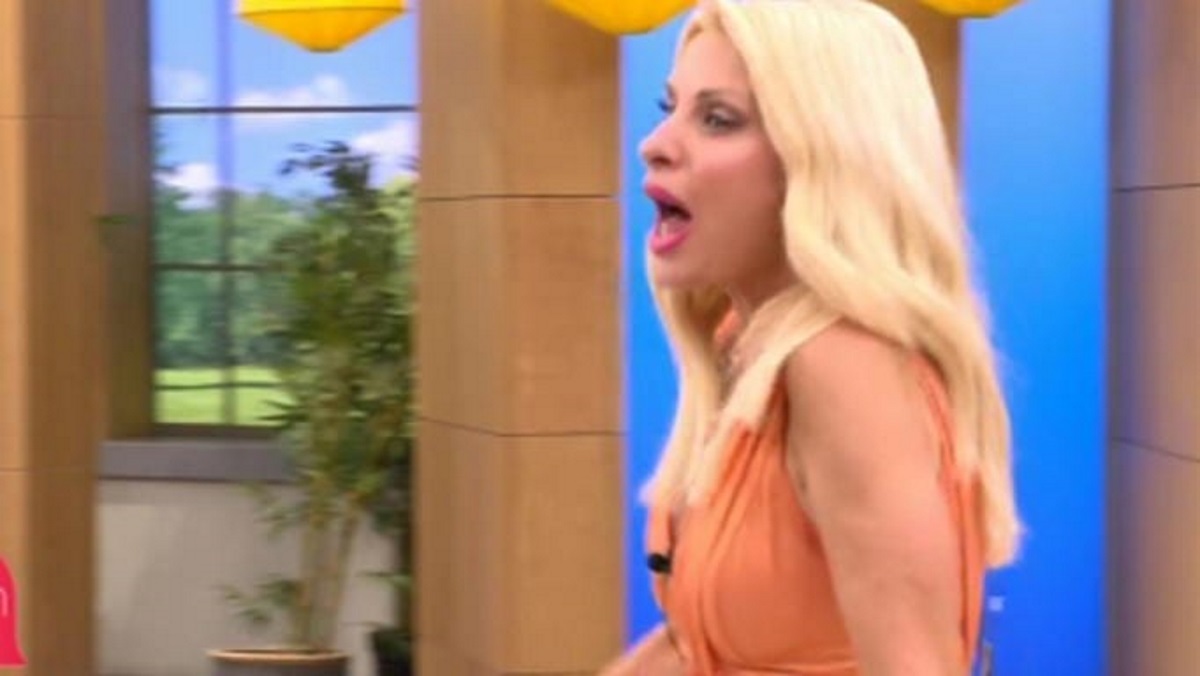 Η στιγμή που η Νατάσα Θεοδωρίδου εισβάλει στο πλατό και η Ελένη Μενεγάκη παθαίνει “συγκοπή”! [vid]