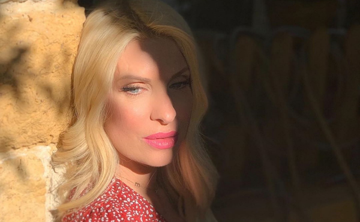 Η Ελένη Μενεγάκη με τη μητέρα της και τον Ματέο σε μοναστήρι στην Άνδρο!