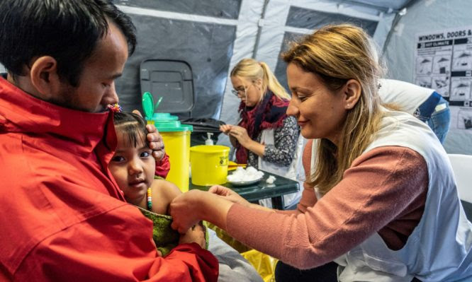 ΕΟΔΥ: Ξεκινούν μαζικοί εμβολιασμοί στη Μόρια σε παιδιά προσφύγων και μεταναστών