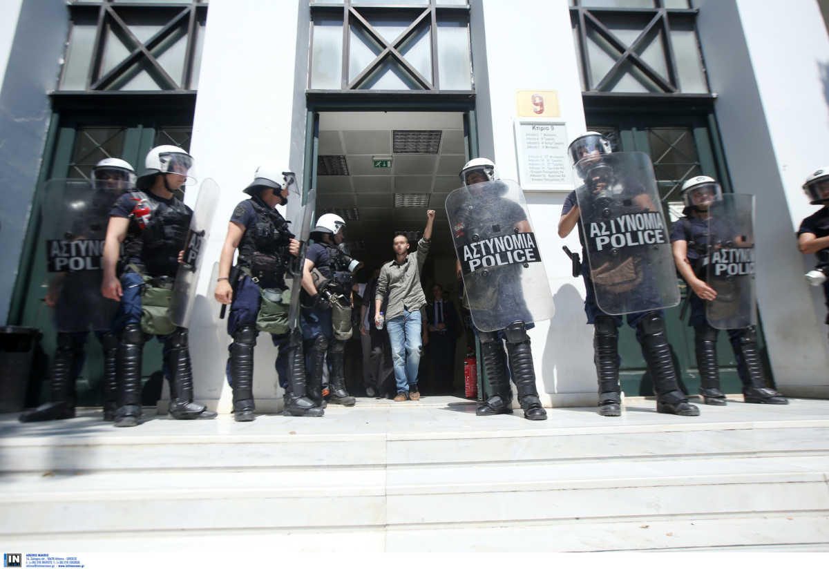 Ελεύθεροι οι συλληφθέντες στην πορεία κατά του νόμου για τις διαδηλώσεις