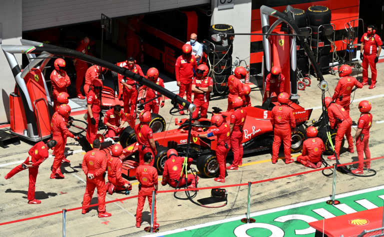 Formula 1: Απίστευτη γκάφα στη Ferrari! Τράκαραν μεταξύ τους Φέτελ και Λεκλέρκ (video)