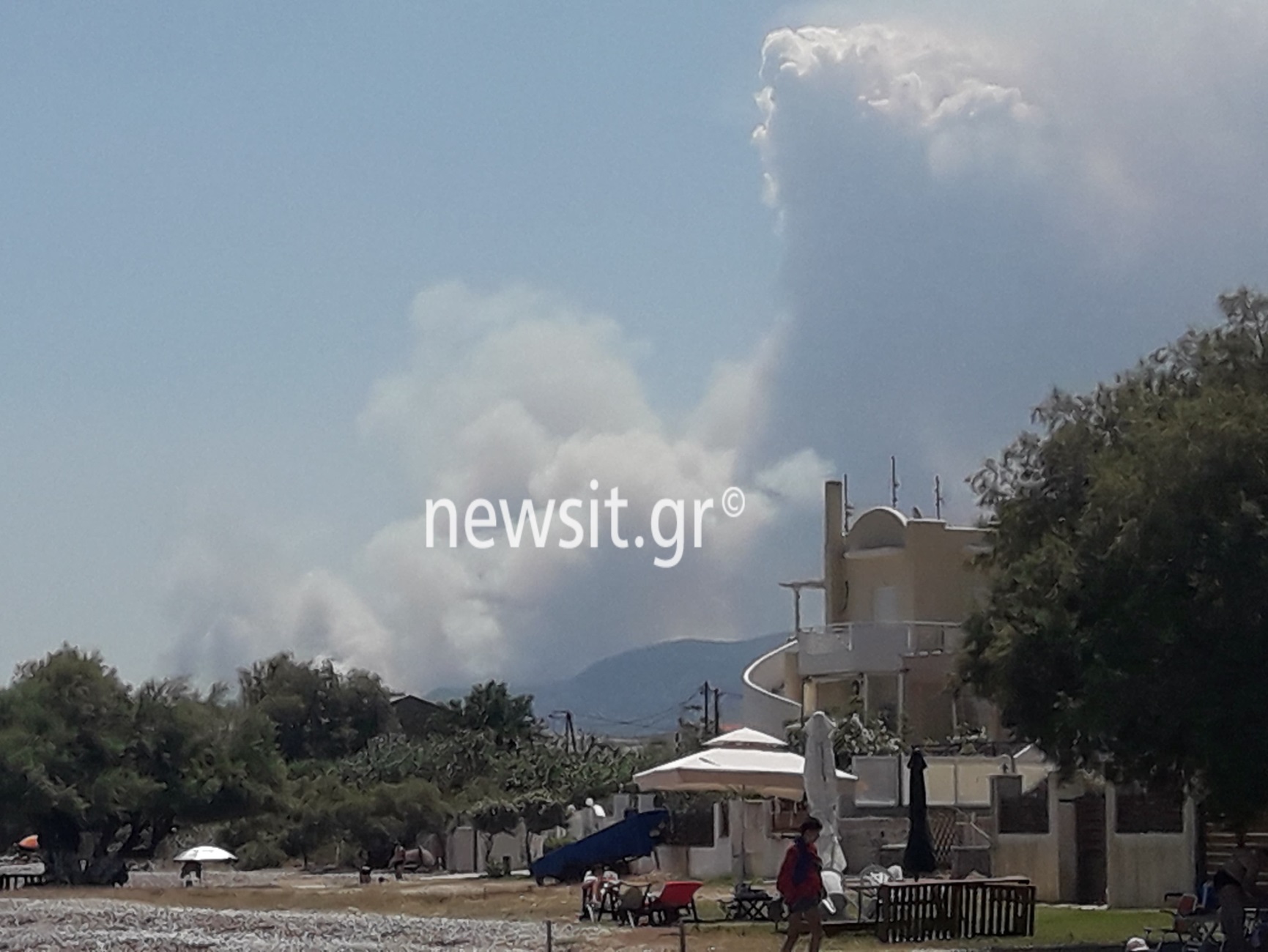 Κορινθία: Μεγάλη φωτιά κοντά σε στρατόπεδο στις Κεχριές! Πληροφορίες για εκκενώσεις οικισμών και μίας κατασκήνωσης