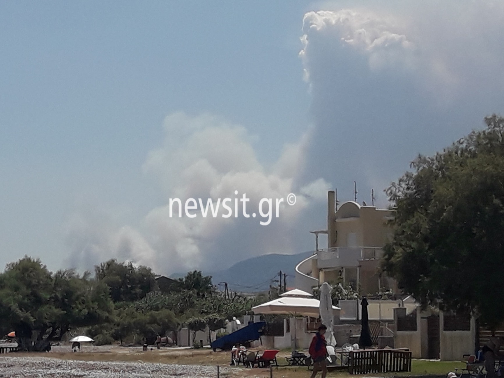Κορινθία: Μεγάλη φωτιά κοντά σε στρατόπεδο στις Κεχριές! Πληροφορίες για εκκενώσεις οικισμών και μίας κατασκήνωσης