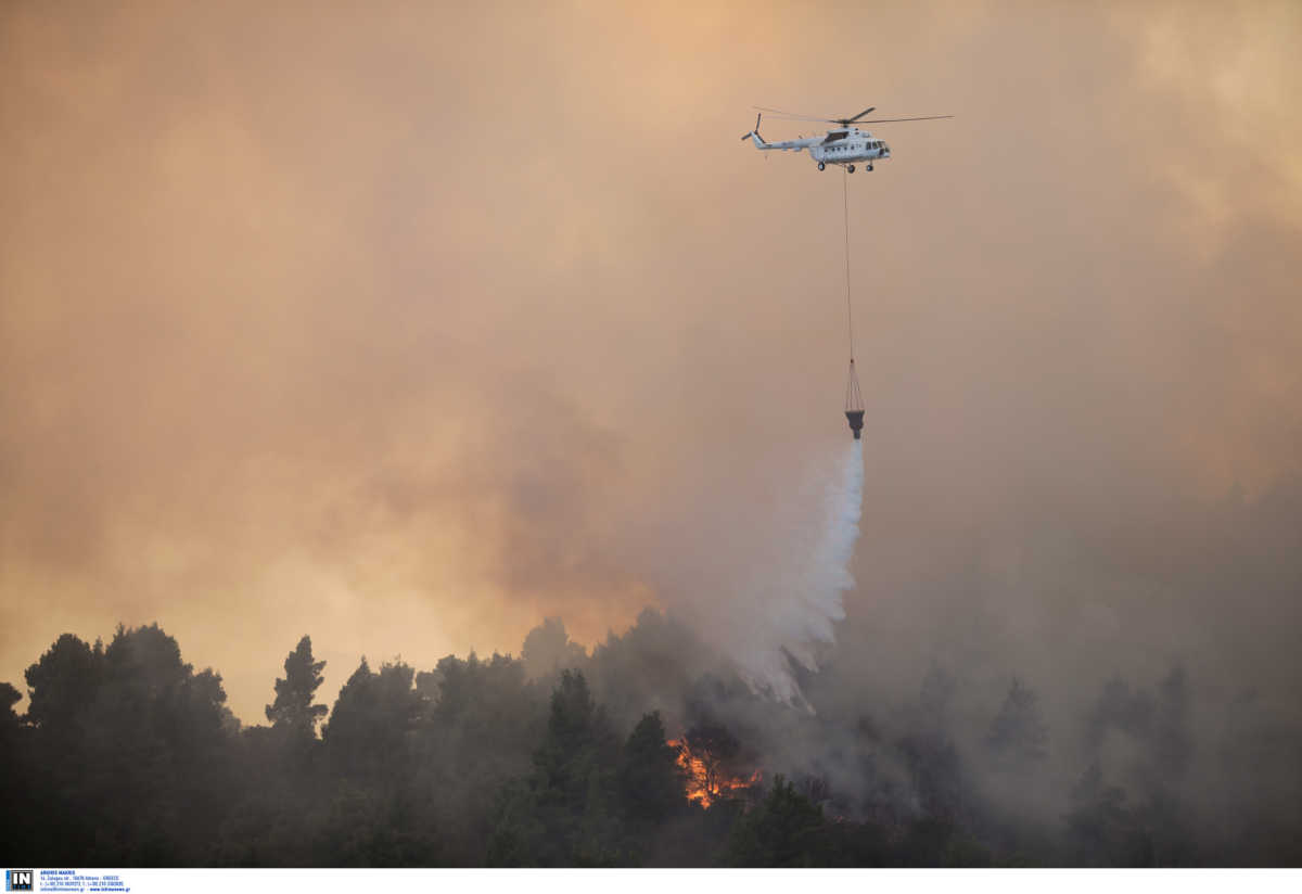 Φωτιά στις Κεχριές Κορινθίας: Εκκενώνεται κατασκήνωση