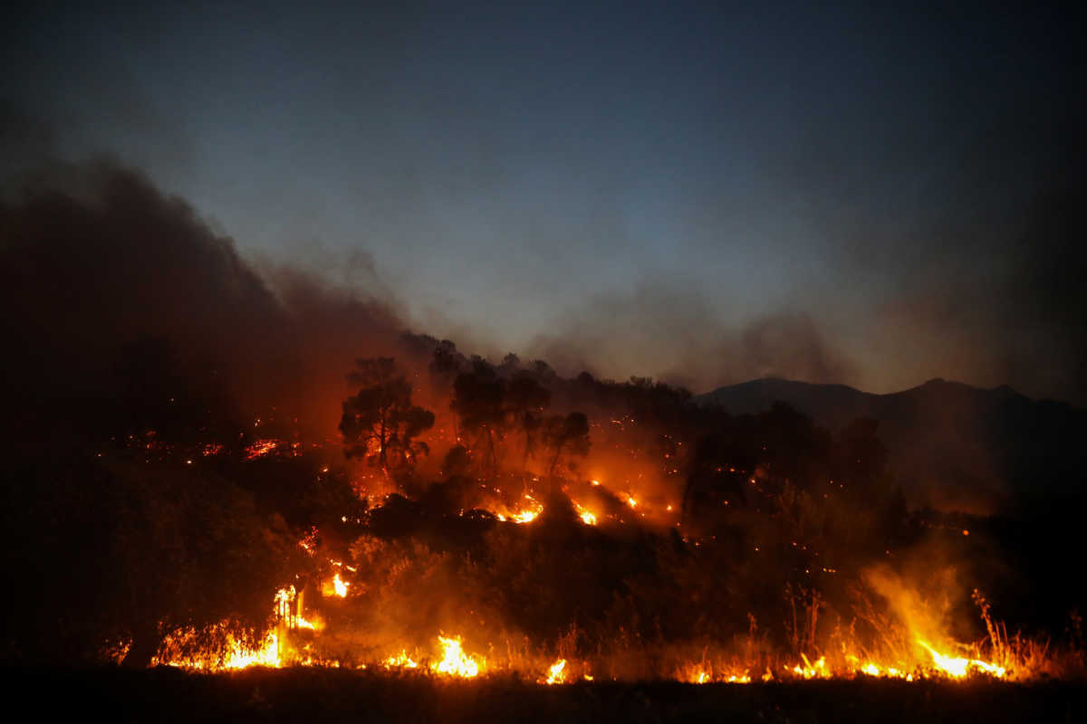 Καίγεται και πάλι η Πορτογαλία – Πάνω από 700 πυροσβέστες στη μάχη