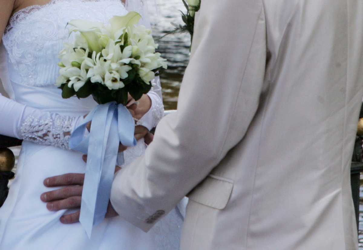 Κορονοϊός: Ζευγάρια ψάχνουν ημερομηνίες για το γάμο – Ρεζερβέ τα Σαββατοκύριακα του 2021