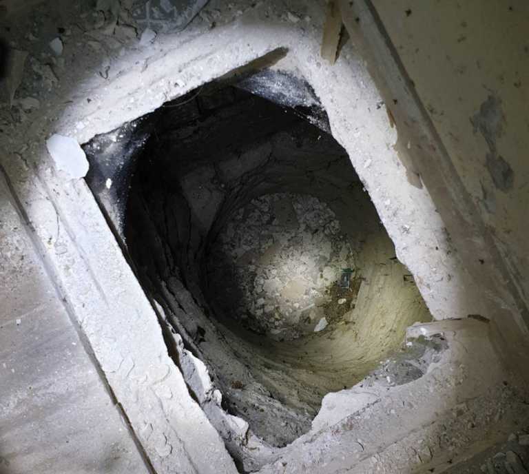 Γιάννενα: Κάτω από το πάτωμα του καταστήματος αυτές οι εικόνες! Ξήλωσαν το δάπεδο και είδαν τα θαμμένα μυστικά (Φωτό)