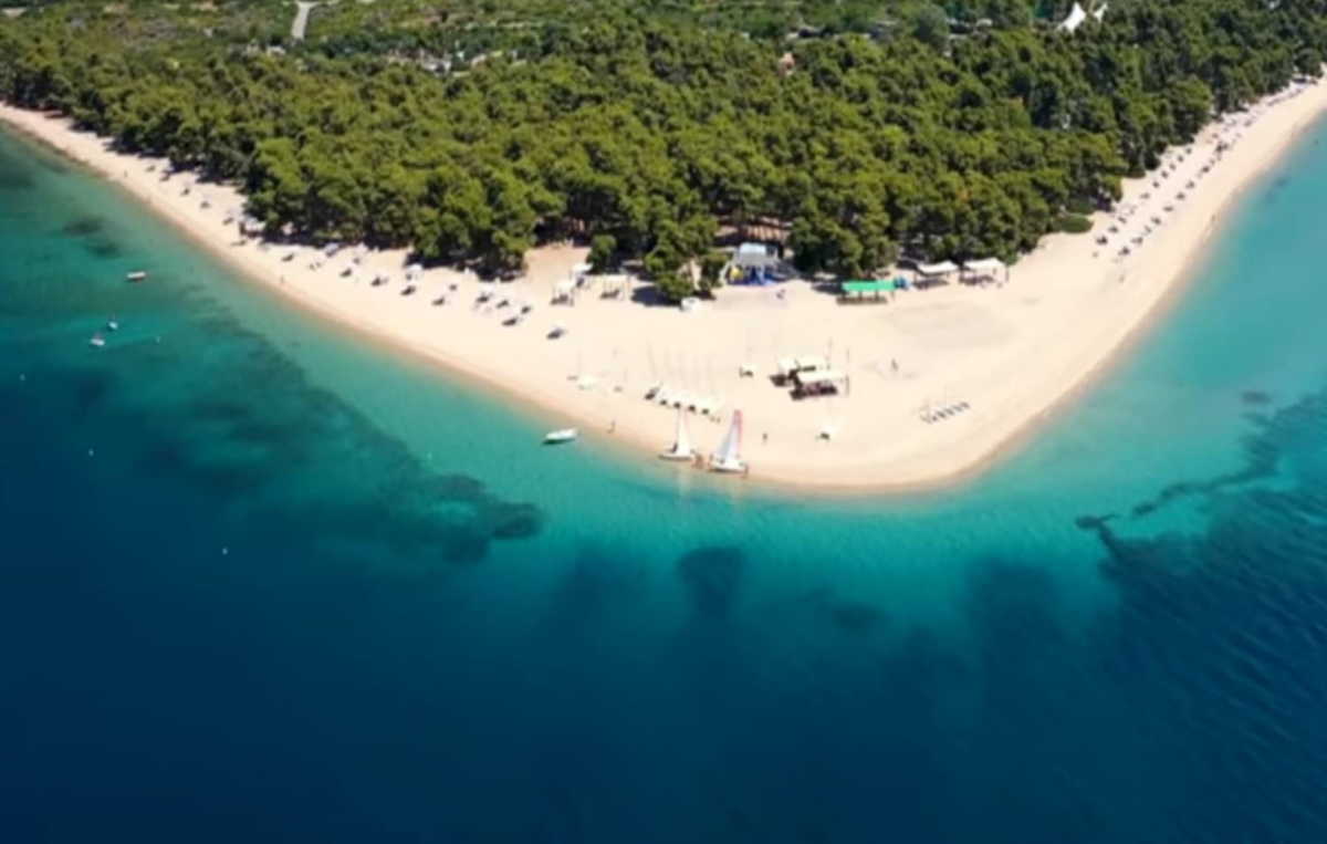 Γρεγολίμανο: Η εντυπωσιακή παραλία – αμμόγλωσσα της Βόρειας Εύβοιας