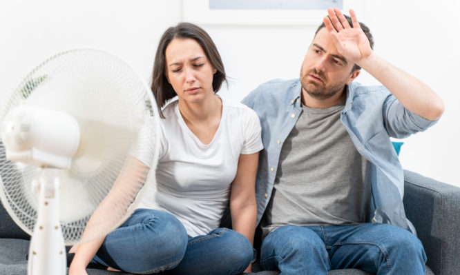 Ζέστη και υγρασία: Τι κινδύνους κρύβει ο συνδυασμός για την υγεία