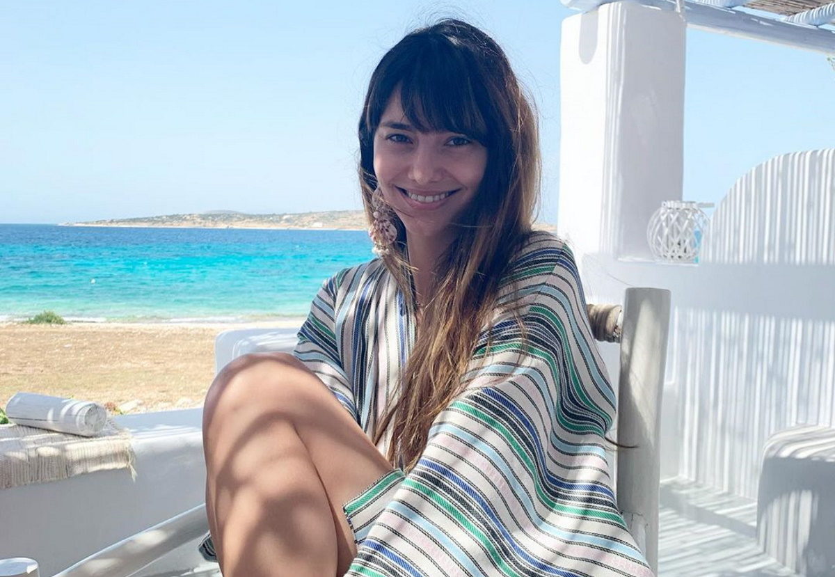 Η Ηλιάνα Παπαγεωργίου ποζάρει με χρυσό μπικίνι και… κόβει ανάσες!