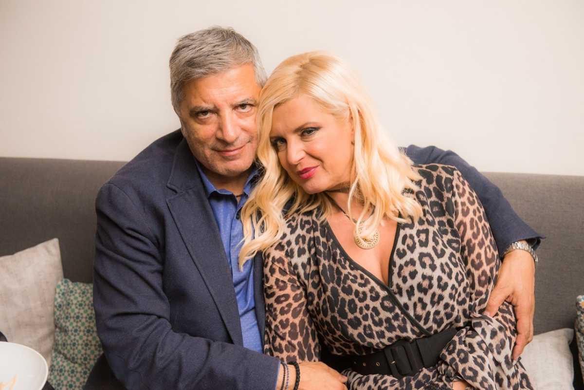 Γιώργος και Μαρίνα Πατούλη: Ποζάρουν αγκαλιασμένοι δίπλα στη θάλασσα φορώντας τα μαγιό τους!