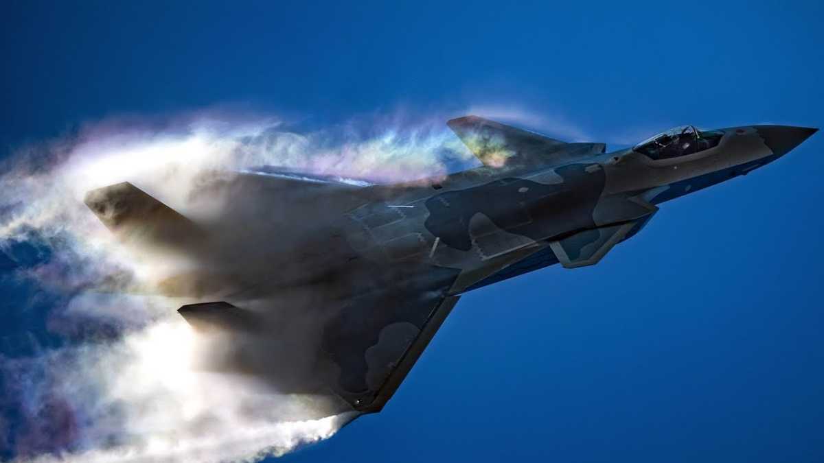 Δύο κόσμοι συγκρούονται: Είναι το κινεζικό stealth μαχητικό πιο ακριβό από το F-35;