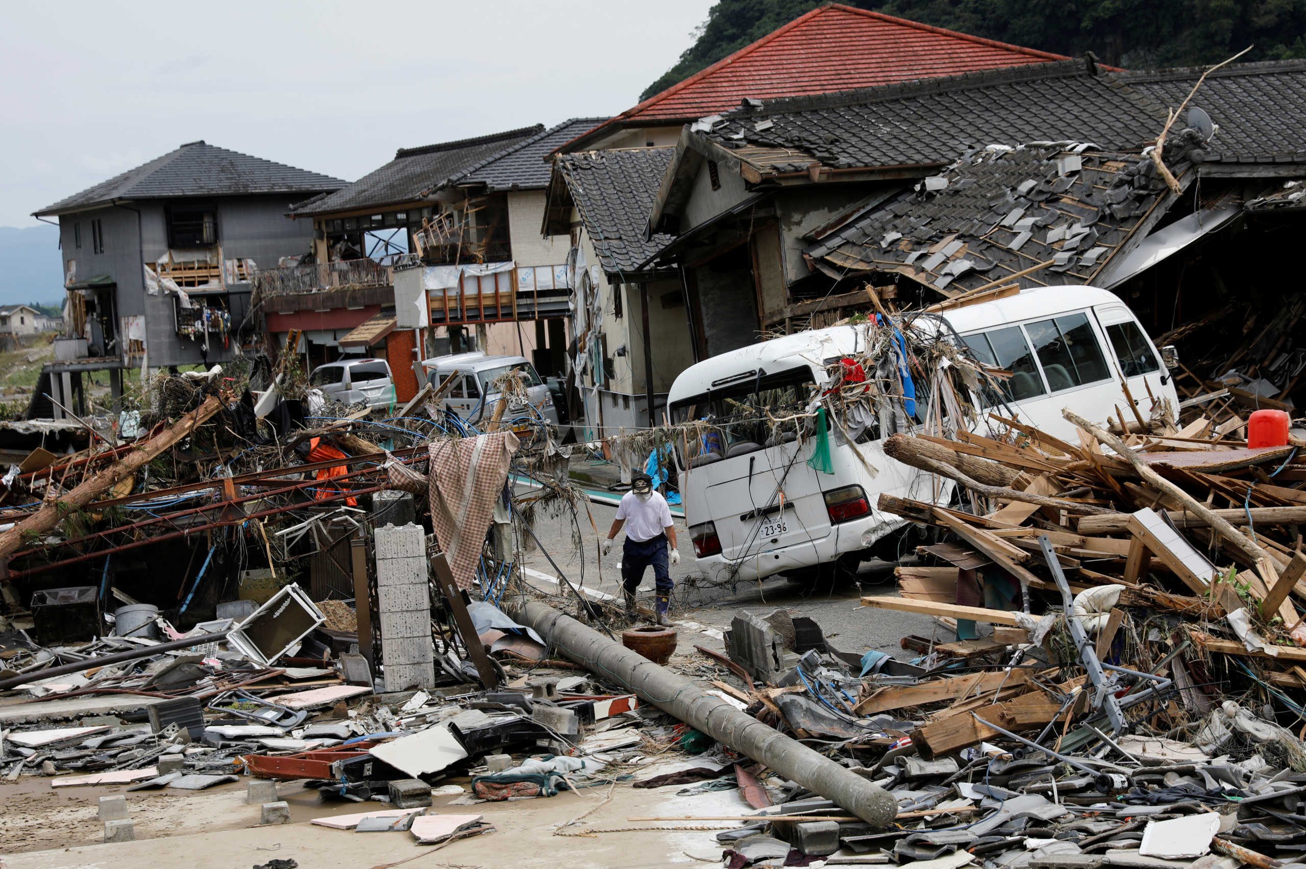 Δεκάδες νεκροί και αγνοούμενοι από πλημμύρες και κατολισθήσεις στην Ιαπωνία