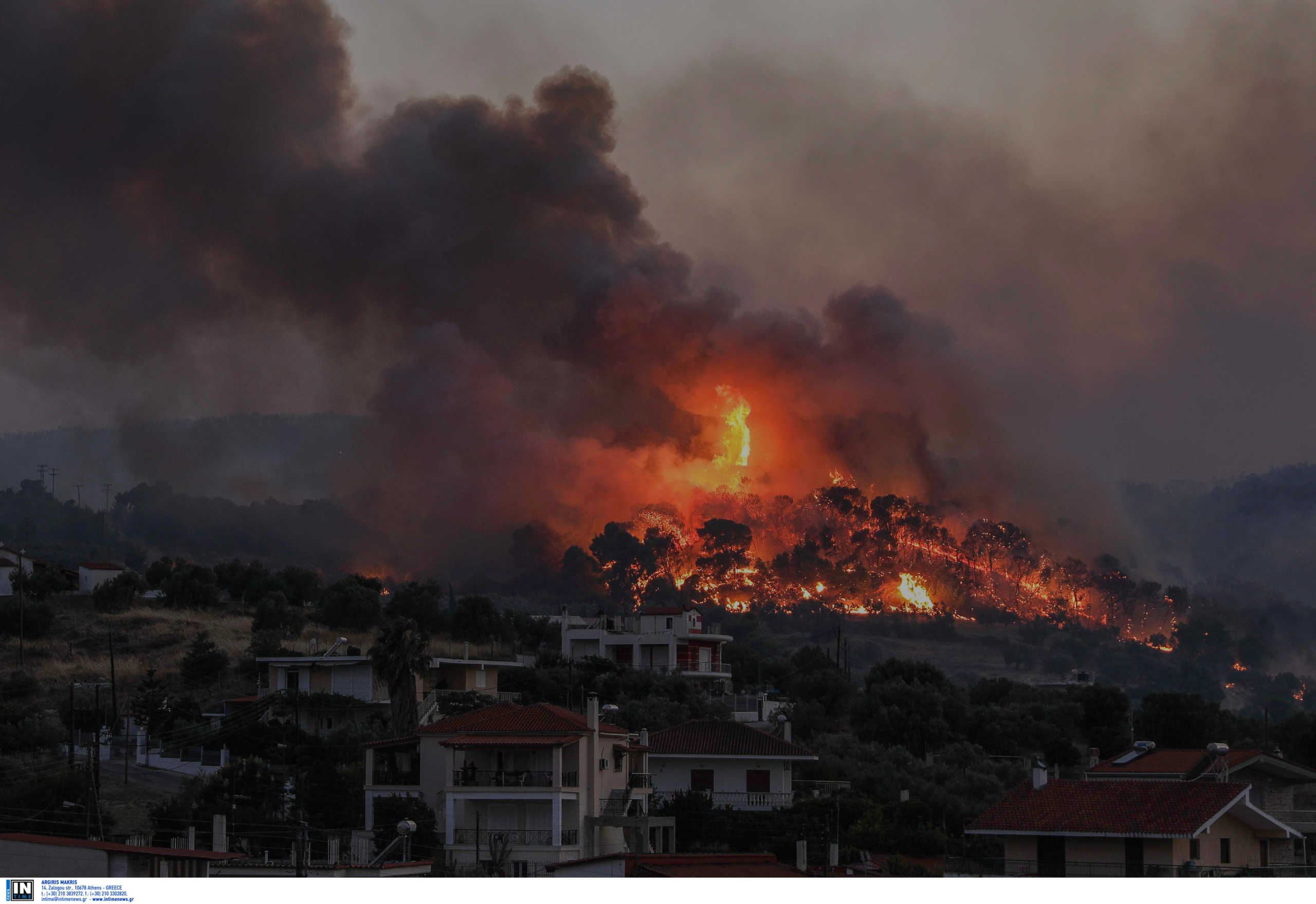 Κόρινθος: Εκτός ελέγχου η φωτιά στις Κεχριές – Εκκενώνονται ο ...