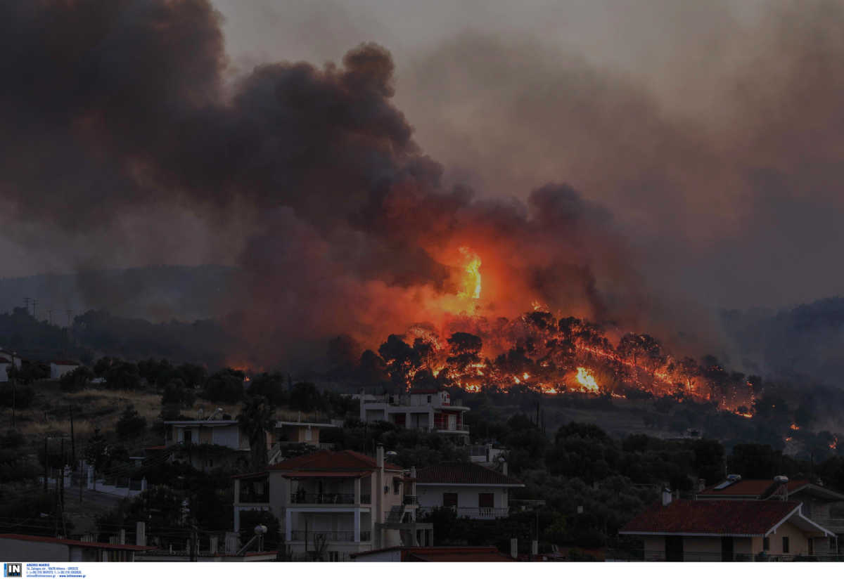 Κόρινθος: Δραματικές στιγμές – Εκκενώνεται και άλλος οικισμός λόγω της πυρκαγιάς