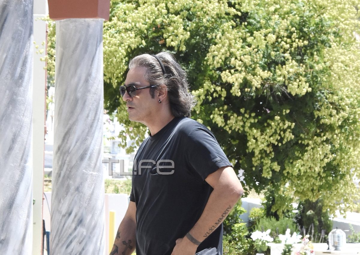 Θλίψη στο τελευταίο αντίο στον Διονύση Μπουλά [pics]