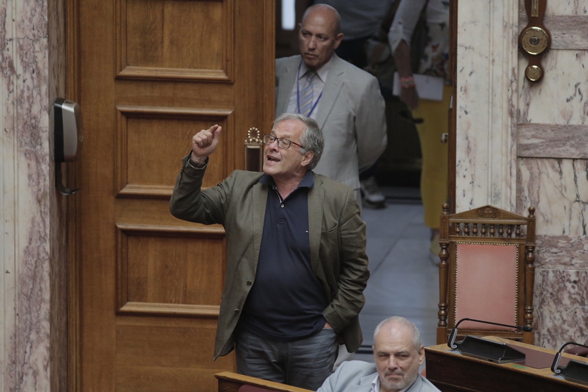 Βουλή: Αποβλήθηκε ο βουλευτής του ΣΥΡΙΖΑ Κωνσταντίνος Μάρκου για την φράση: «Σας έχουμε κάνει την κ@λ@ρ@, να!»