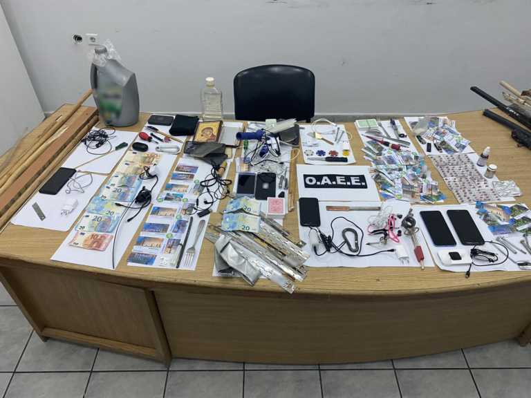 Μαχαίρια, κινητά και χάπια στις φυλακές Χανίων και Νιγρίτας