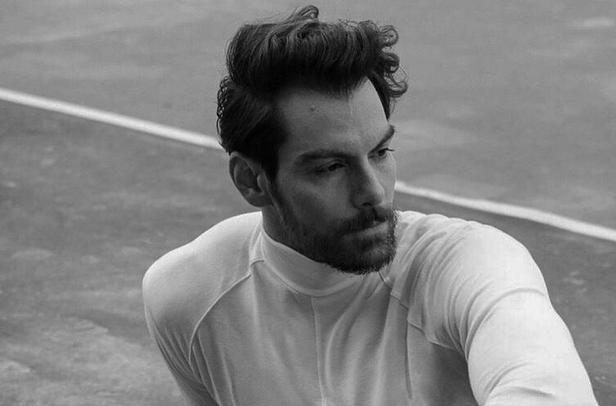 Ο Γιάννης Κουκουράκης αγκαζέ με ξανθιά παρουσία στα Ματογιάννια