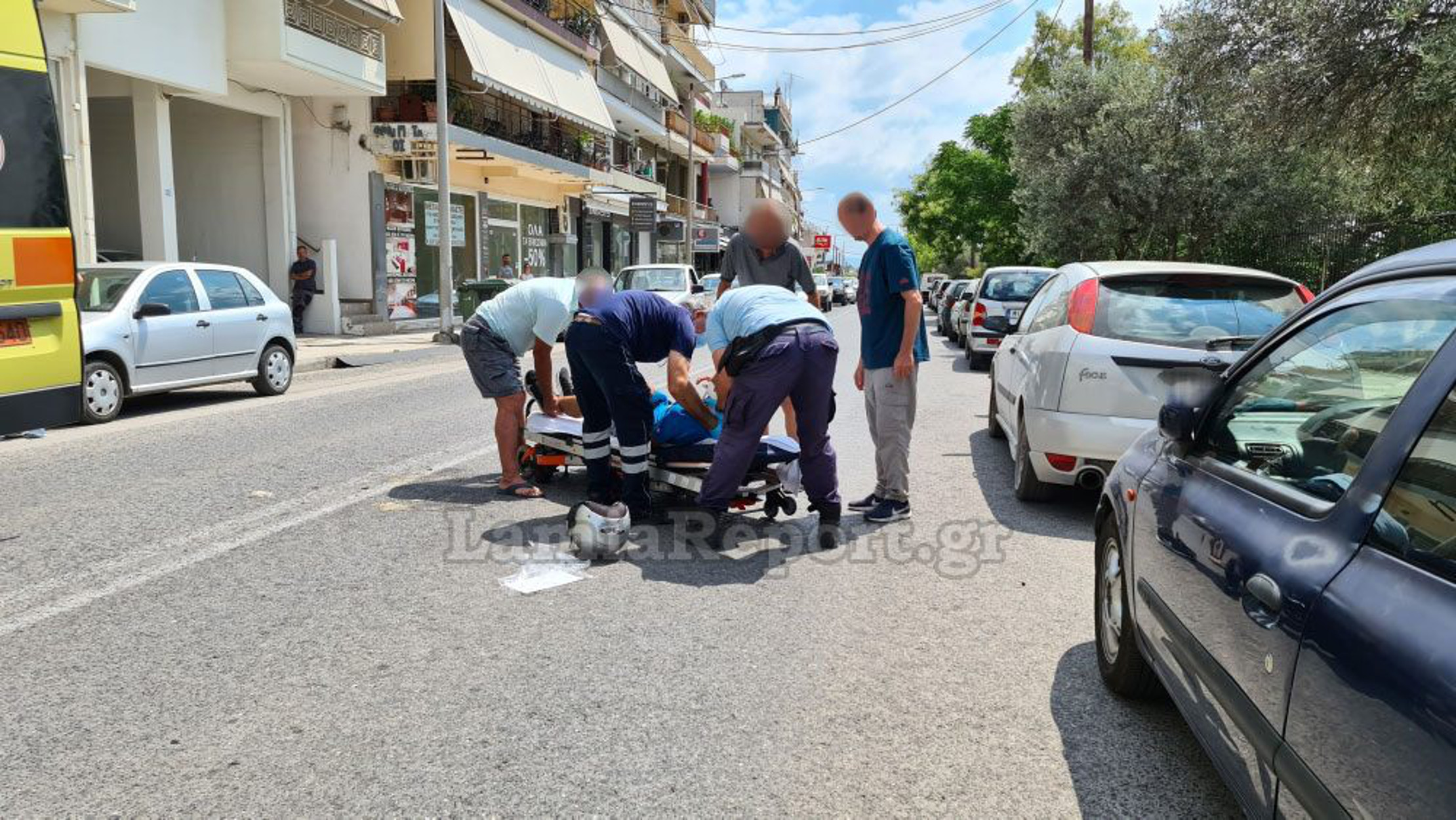 Λαμία: Τροχαίο με ντελιβερά! Έπεσε πάνω σε αυτοκίνητο (pics)