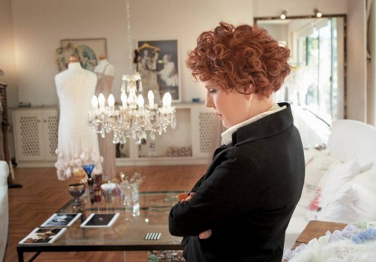 Fake news το δημοσίευμα που θέλει την σχεδιάστρια μόδας Λουκία να πουλά το ατελιέ της!