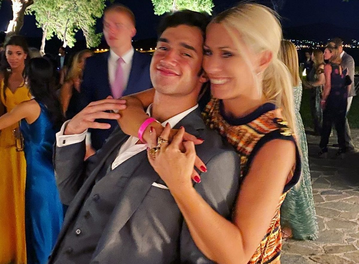 Μαρία Μπακοδήμου: Στην αποφοίτηση του γιου της από το σχολείο! [pics]