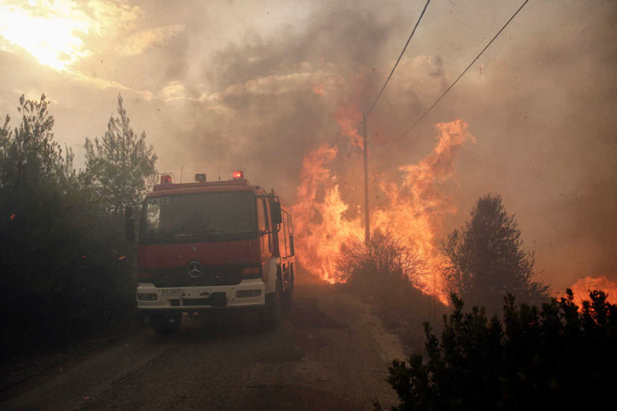 Φωτιά στην Κεφαλονιά: Μεγάλη επιχείρηση της πυροσβεστικής