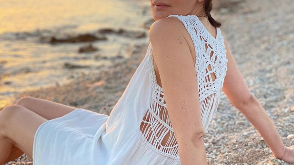“Μάγεψε” το διαδίκτυο η Ελληνίδα ηθοποιός! Ποιο όμορφη από ποτέ στο ηλιοβασίλεμα