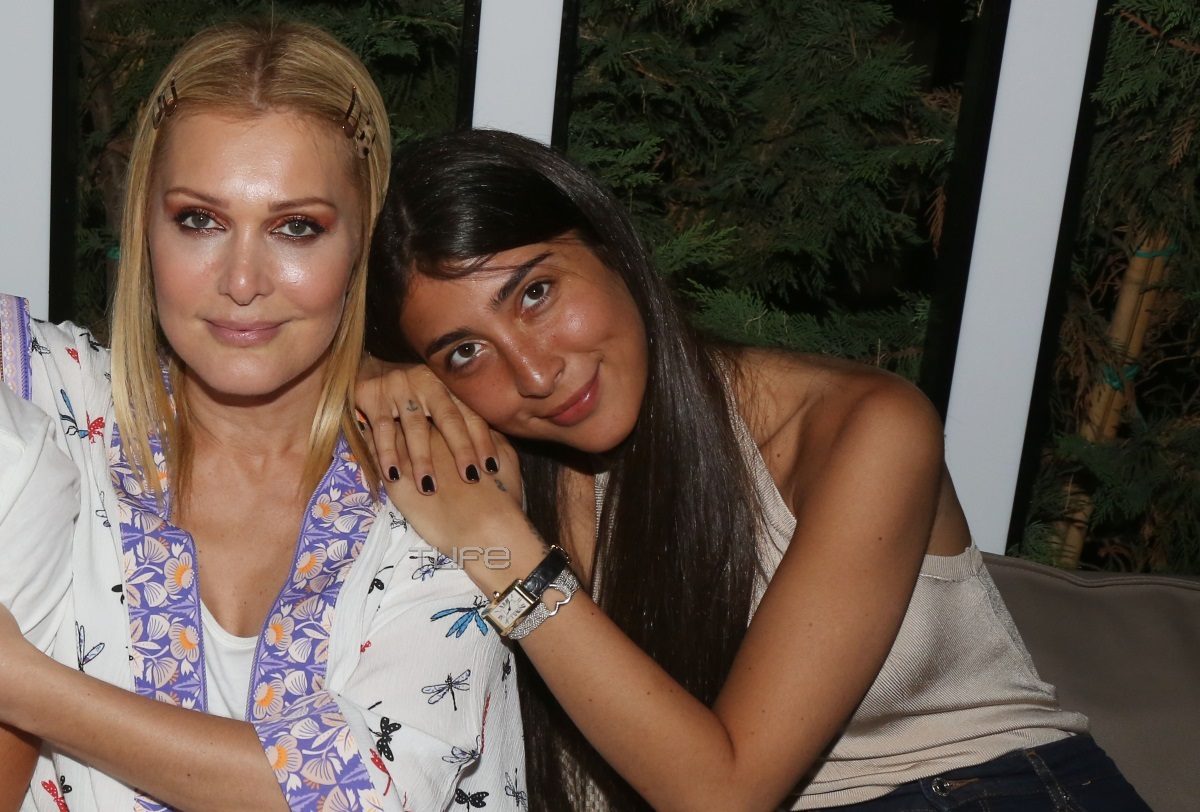 Νατάσα Θεοδωρίδου: Βραδινή έξοδος με την κόρη της Χριστιαννα Μπέτα, μετά τα δύσκολα! [pics]