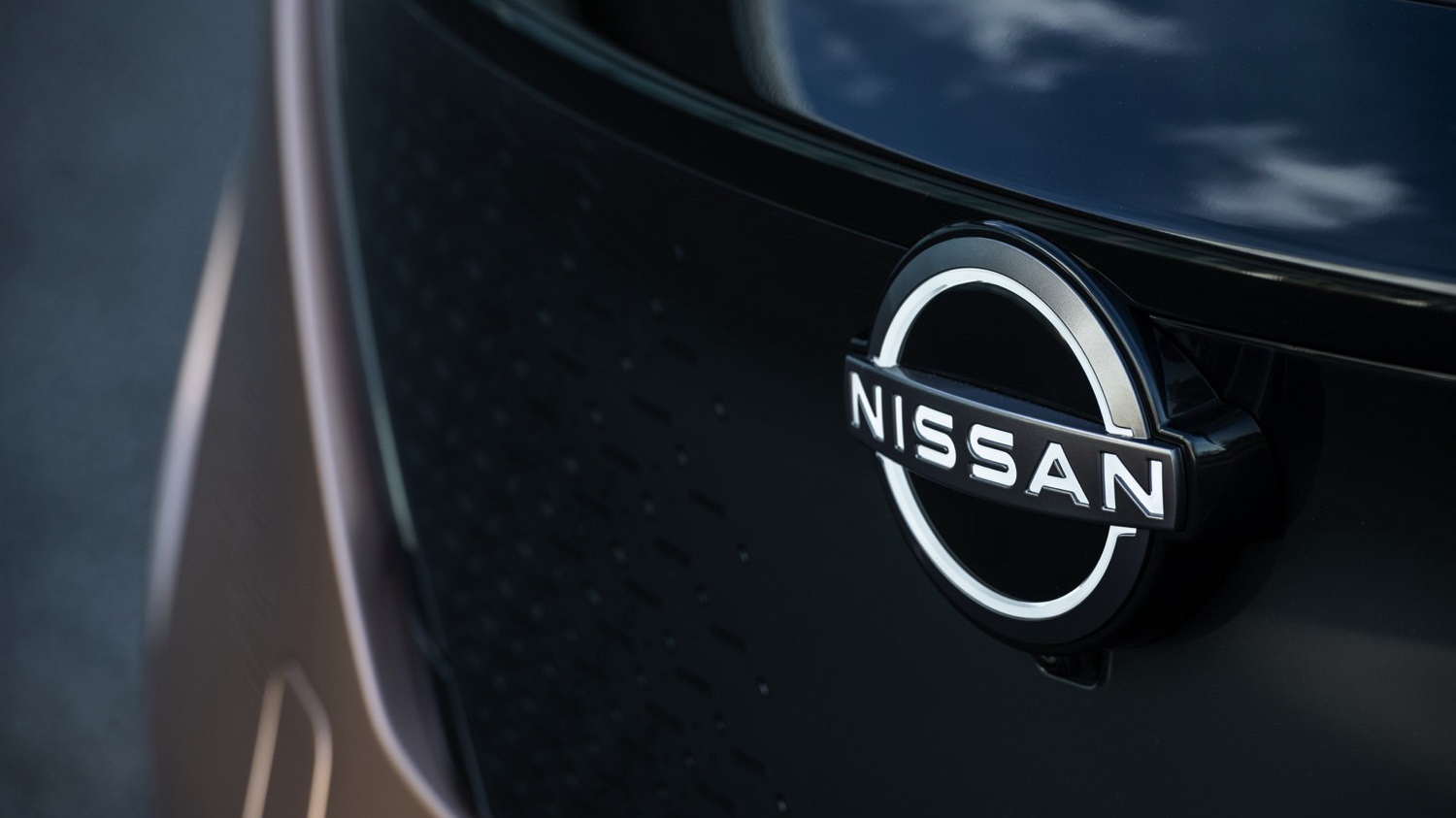 Η Nissan αποκαλύπτει το νέο σήμα της
