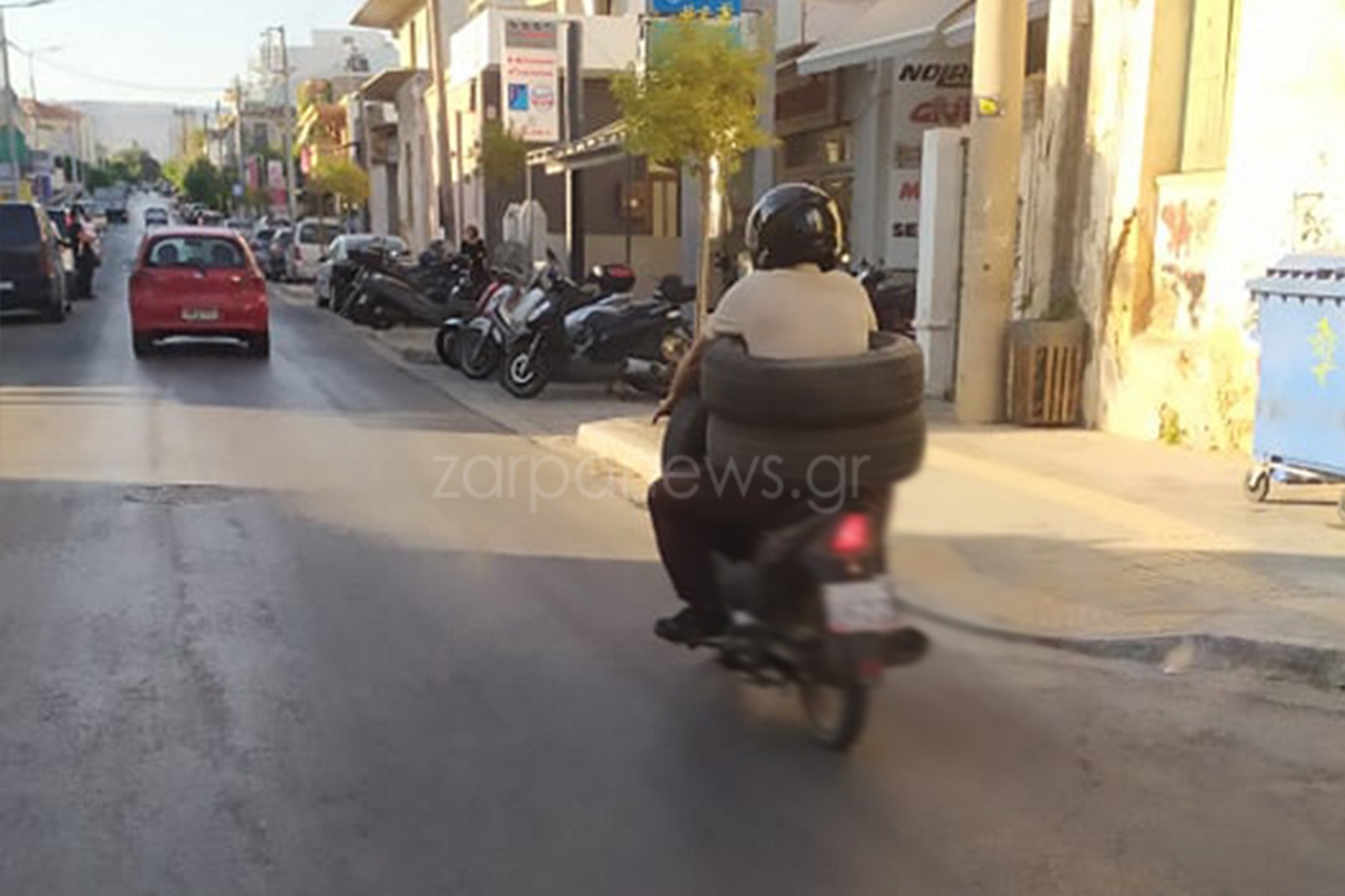 Χανιά: Ο οδηγός μηχανής πέρασε σε άλλο επίπεδο και τους “κούφανε”! Αυτή είναι η φωτογραφία της ημέρας