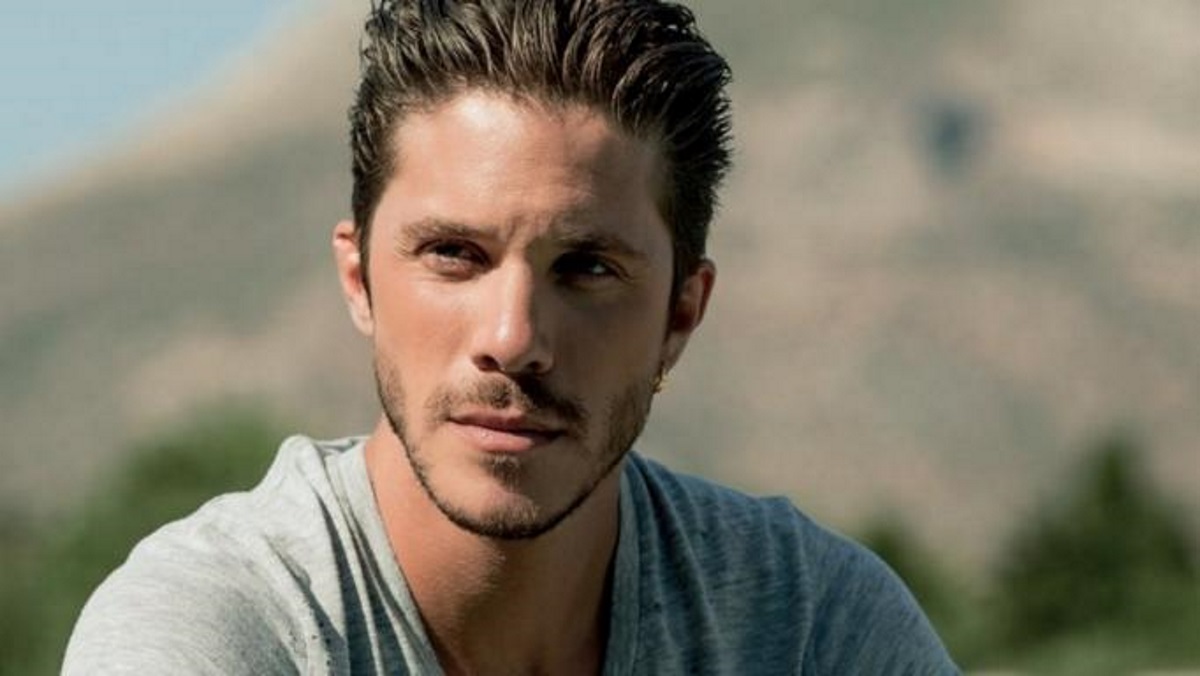 Αυτό είναι το τραγούδι του Νίκου Οικονομόπουλου που είχε γραφτεί αρχικά για τον Πάνο Κιάμο!