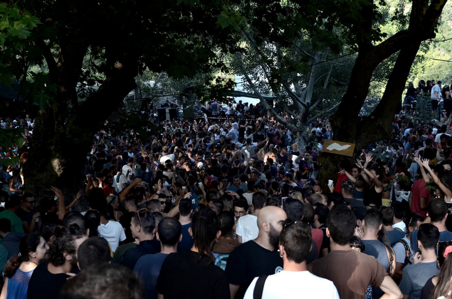 Φωτογραφία που δόθηκε σήμερα στην δημοσιότητα και εικονίζει κόσμο στον εορτασμό του δεκαπενταύγουστου στην περιοχή της Λαγκάδας στην Ικαρία είναι  ένα από τα μεγαλύτερα πανηγύρια του νησιού , Τρίτη 15 Αυγούστου 2017. Στο  χωριό όπου γίνεται κανονικά  έχει έναν κάτοικο και κάθε χρόνο στις 15 Αυγούστου μαζεύει πάνω από 2.000 κόσμο από όλη την Ελλάδα και το εξωτερικό, Δευτέρα 21 Αυγούστου 2017. ΑΠΕ-ΜΠΕ