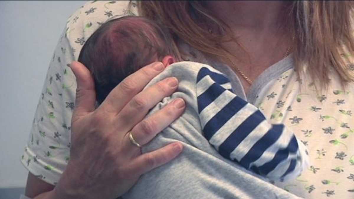 Γιάννενα: Έγκυος με κορονοϊό γέννησε φυσιολογικά – Σε πελάγη ευτυχίας οι γονείς αλλά και οι γιατροί
