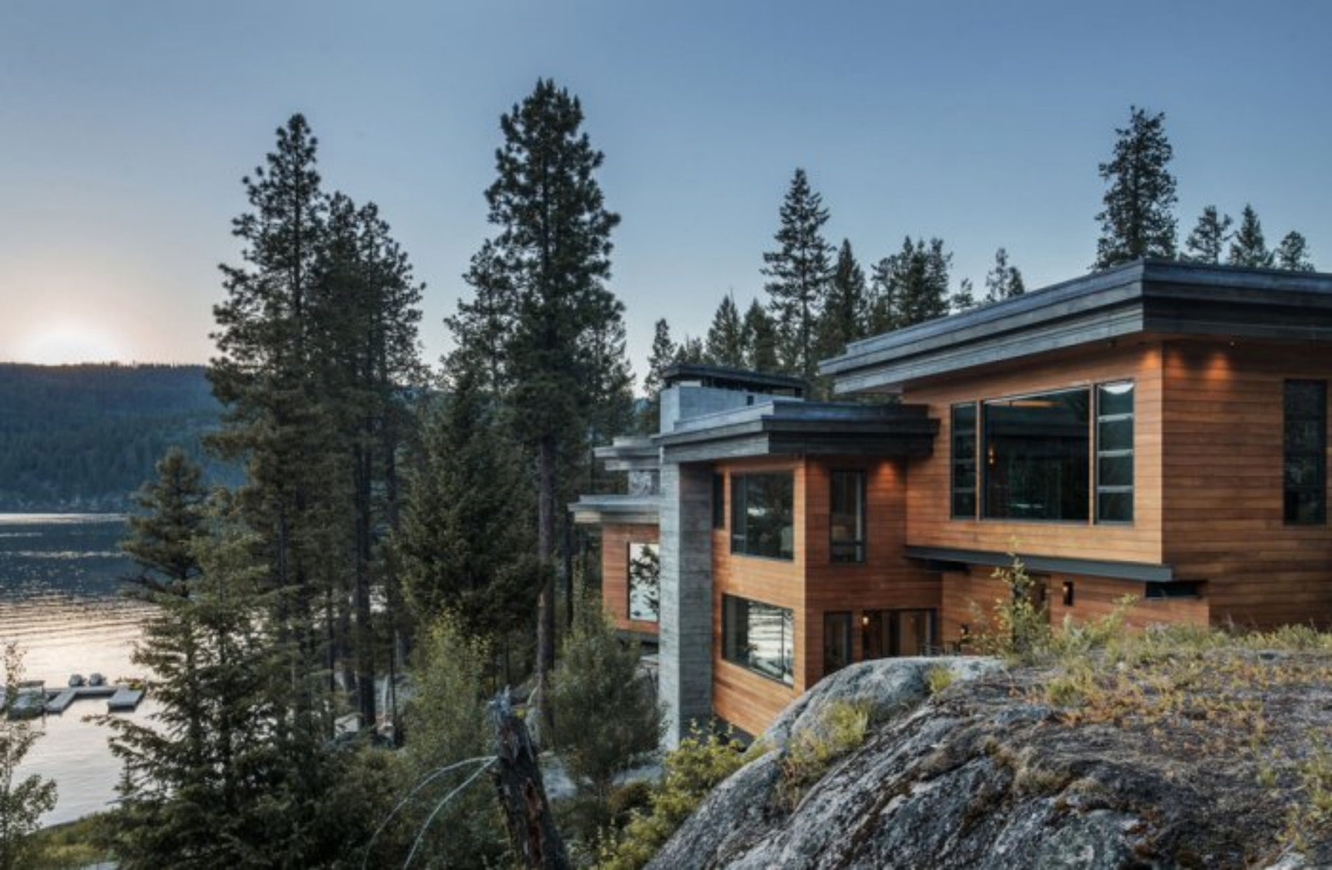 Μια ονειρεμένη ξύλινη κατοικία που γίνεται ένα με το περιβάλλον