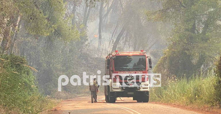 Ηλεία: Ανατροπή πυροσβεστικού, δυο τραυματίες