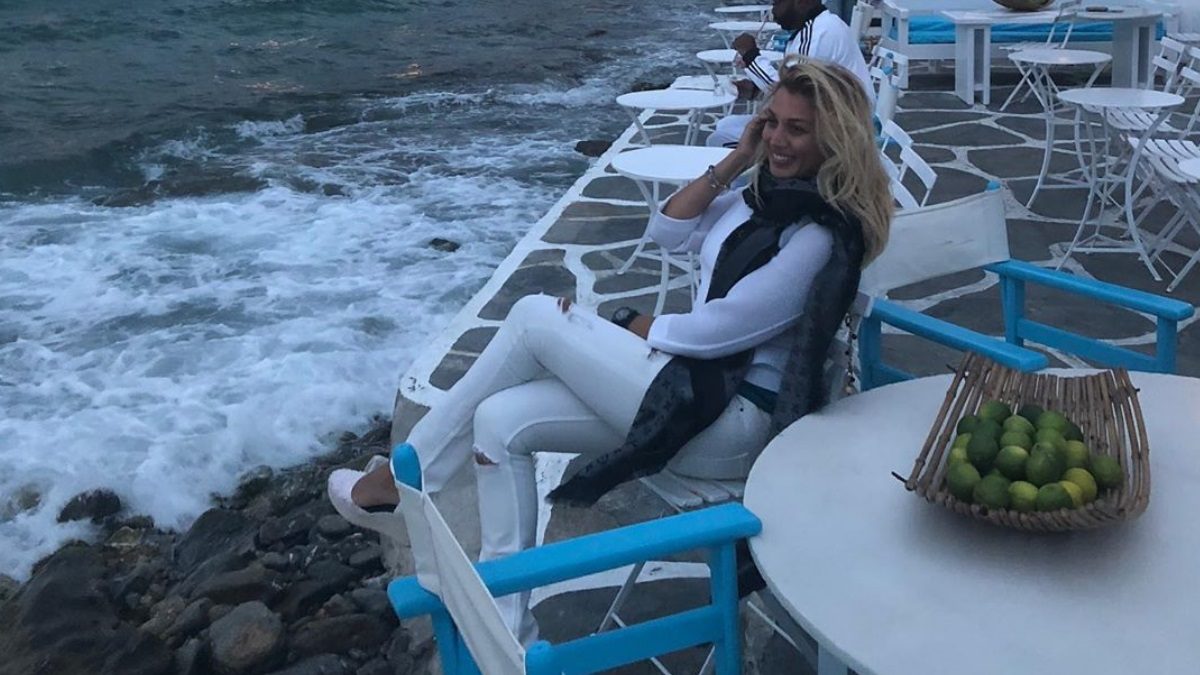 Γκράντε εμφάνιση σε γάμο στη Μύκονο για την Κωνσταντίνα Σπυροπούλου!