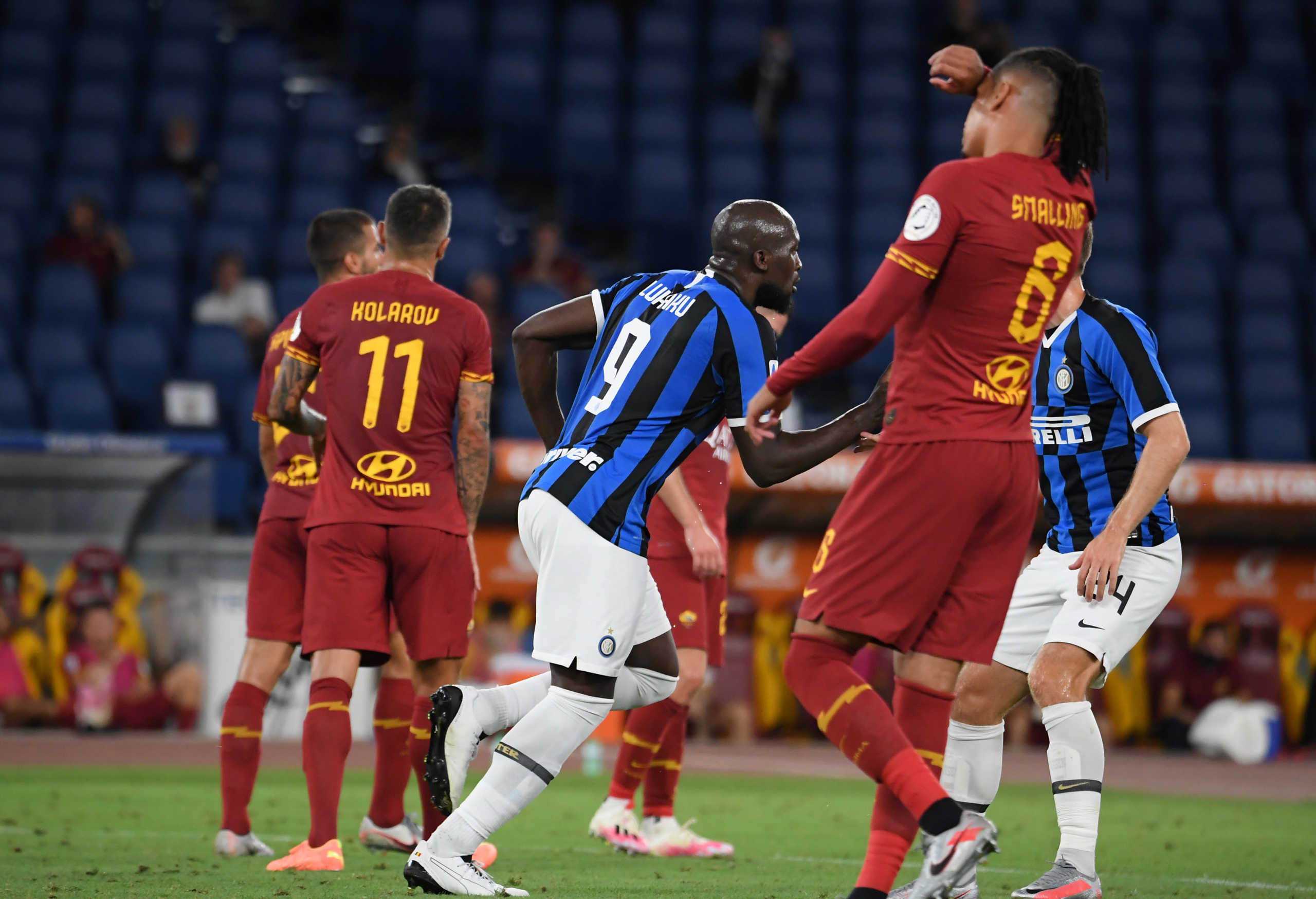 Soccer Football - Serie A - AS Roma v Inter Milan - Stadio Olimpico, Rome, Italy - July 19, 2020  Inter Milan's Romelu Lukaku celebrates scoring their second goal, as play resumes behind closed doors following the outbreak of the coronavirus disease (COVID-19)   REUTERS