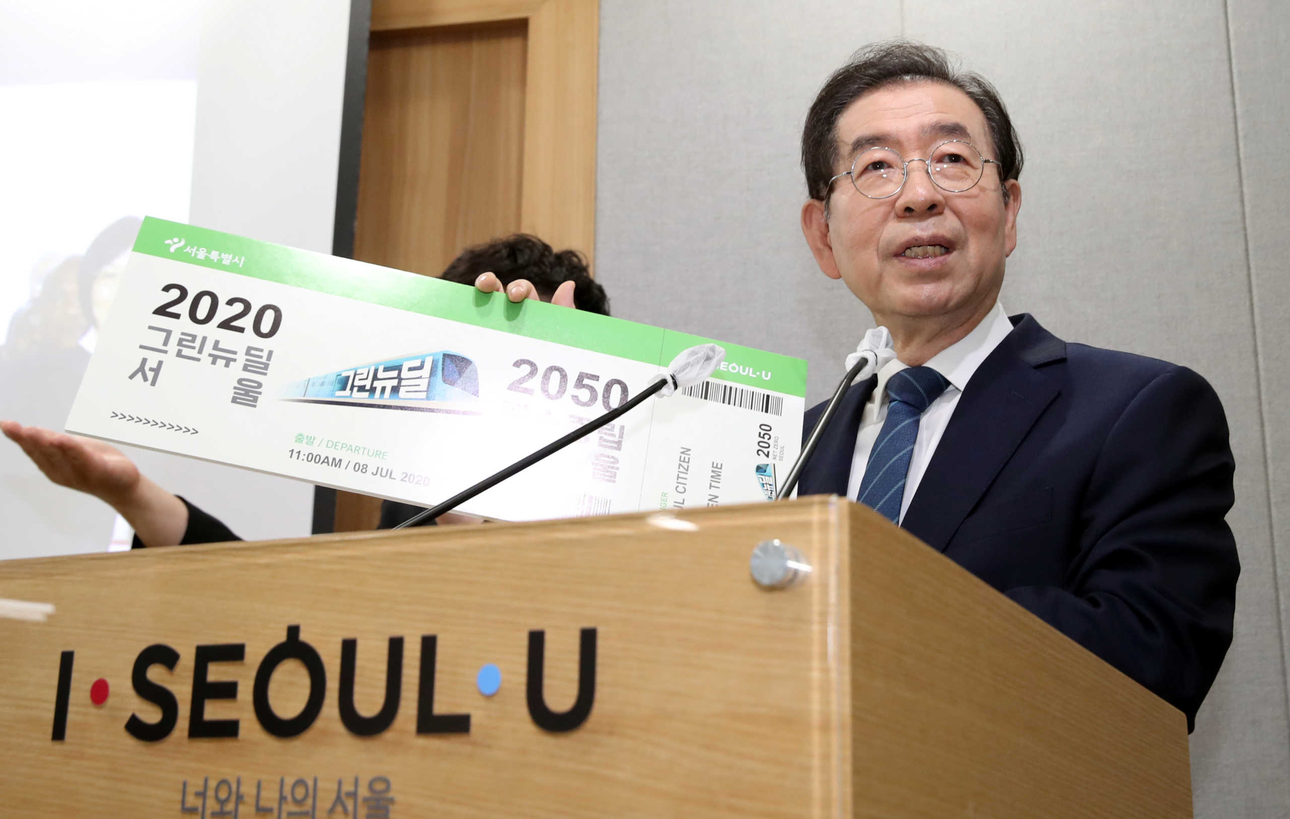 Seoul Mayor Park Won-soon speaks during an event at Seoul City Hall in Seoul, South Korea, July 8, 2020. Picture taken on July 8, 2020.  Yonhap via REUTERS   ATTENTION EDITORS - THIS IMAGE HAS BEEN SUPPLIED BY A THIRD PARTY. SOUTH KOREA OUT. NO RESALES. NO ARCHIVE.