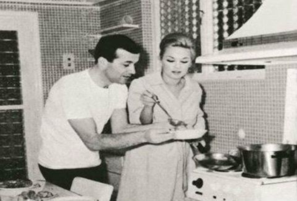 Αλίκη Βουγιουκλάκη: Η δεξίωση στο διαμέρισμα της Στησιχόρου, το 1967!