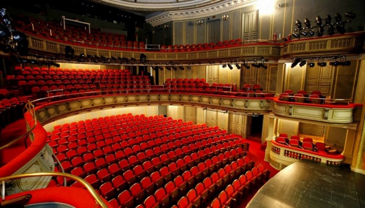 Γνωστός Έλληνας ηθοποιός διαψεύδει τις φήμες που τον ήθελαν ζευγάρι με την συμπρωταγωνίστριά του!