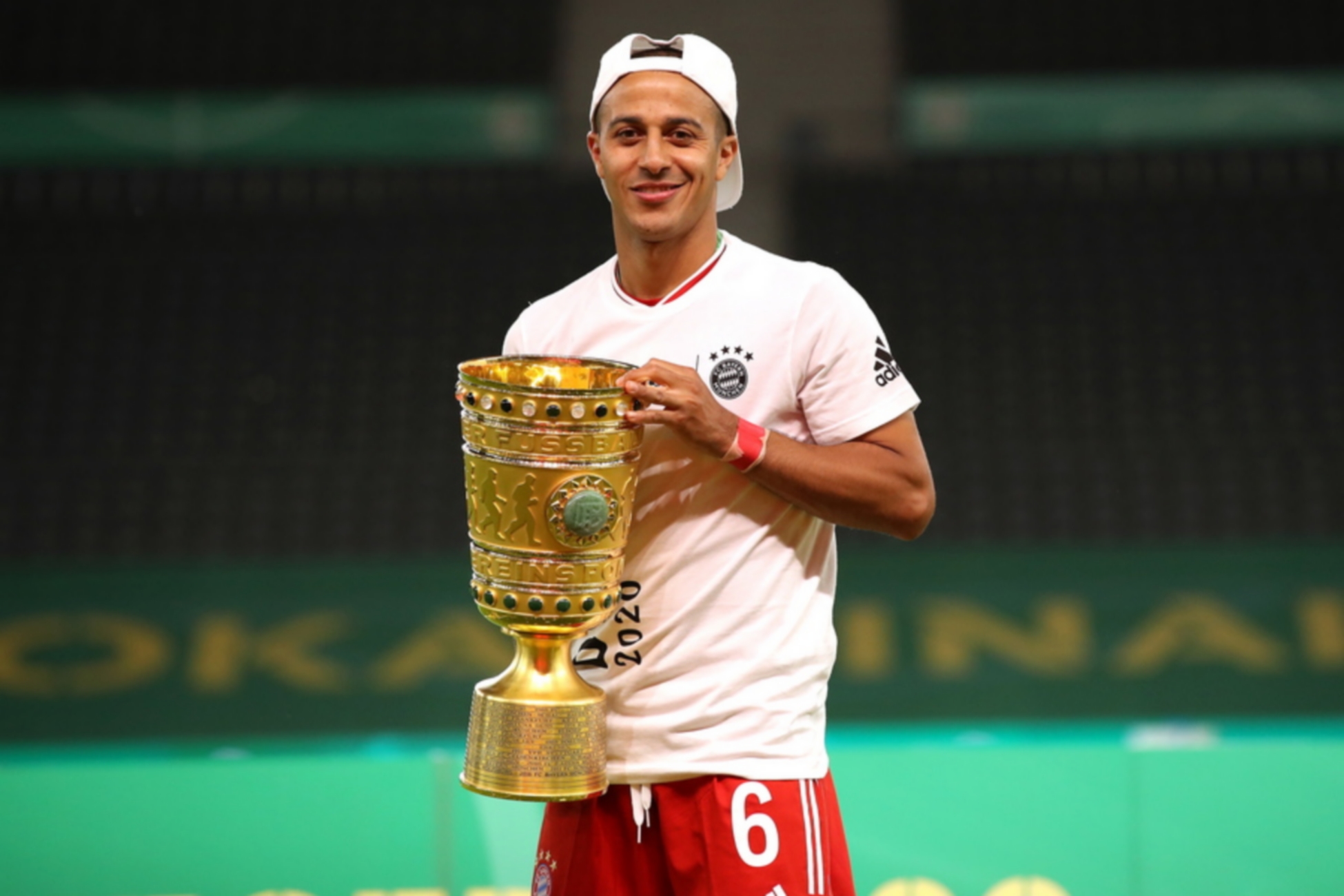 epa08528461 Thiago Alcantara of FC Bayern Munich poses with the trophy after winning the DFB Cup final match between Bayer 04 Leverkusen and FC Bayern Munich at Olympiastadion in Berlin, Germany, 04 July 2020.  EPA