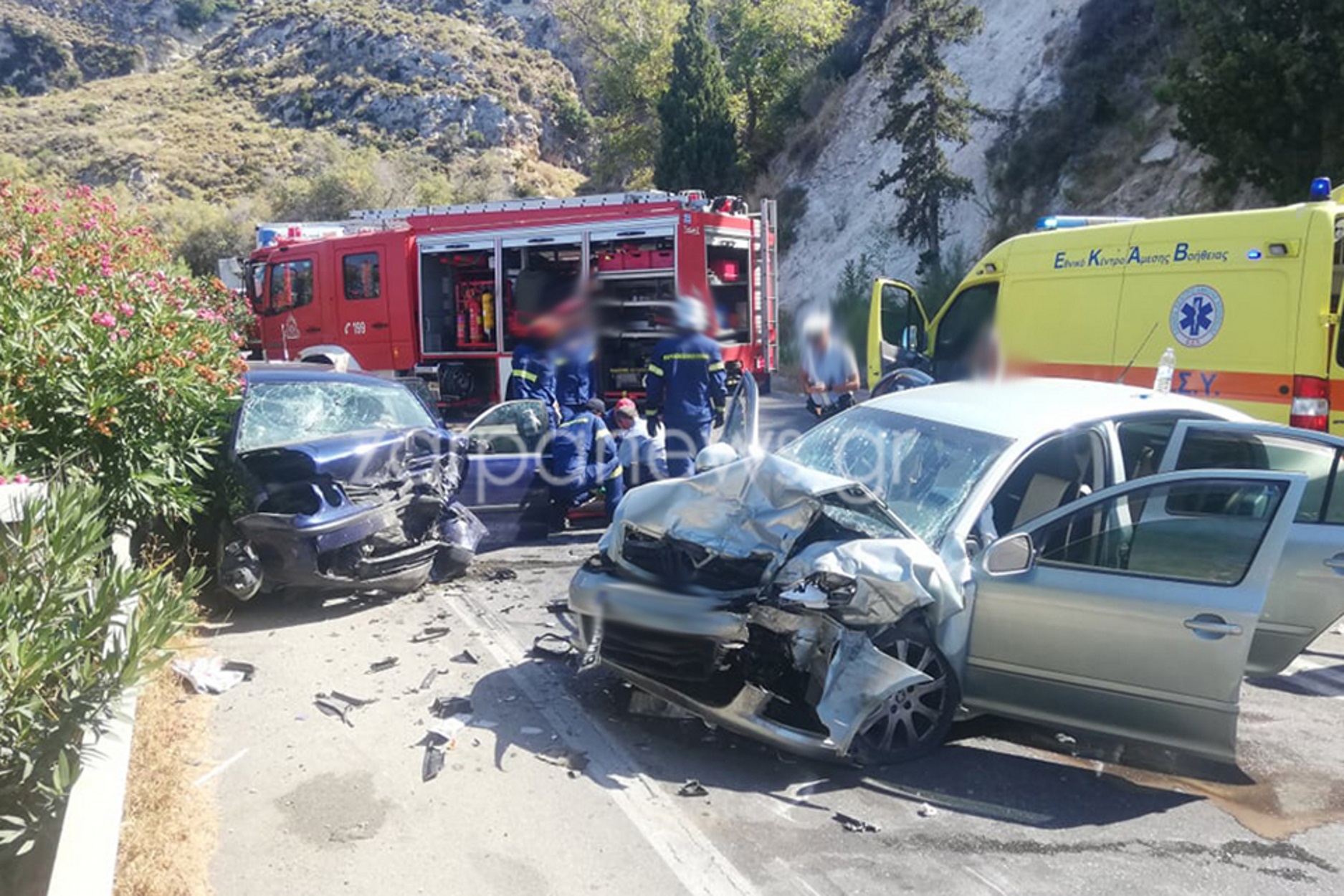 Σοκαριστικό τροχαίο στα Χανιά: Ένας νεκρός και δύο σοβαρά τραυματίες σε μετωπική (pics)