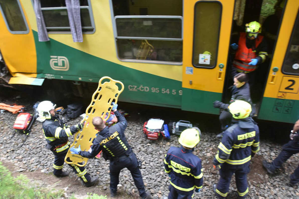 Πράγα: Σφοδρή σύγκρουση τρένων! Δεκάδες τραυματίες